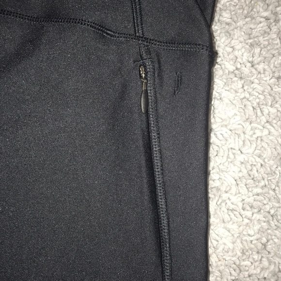 Under Armour women’s Fly-By Capri. Black/ Gray - Picture 7 of 7